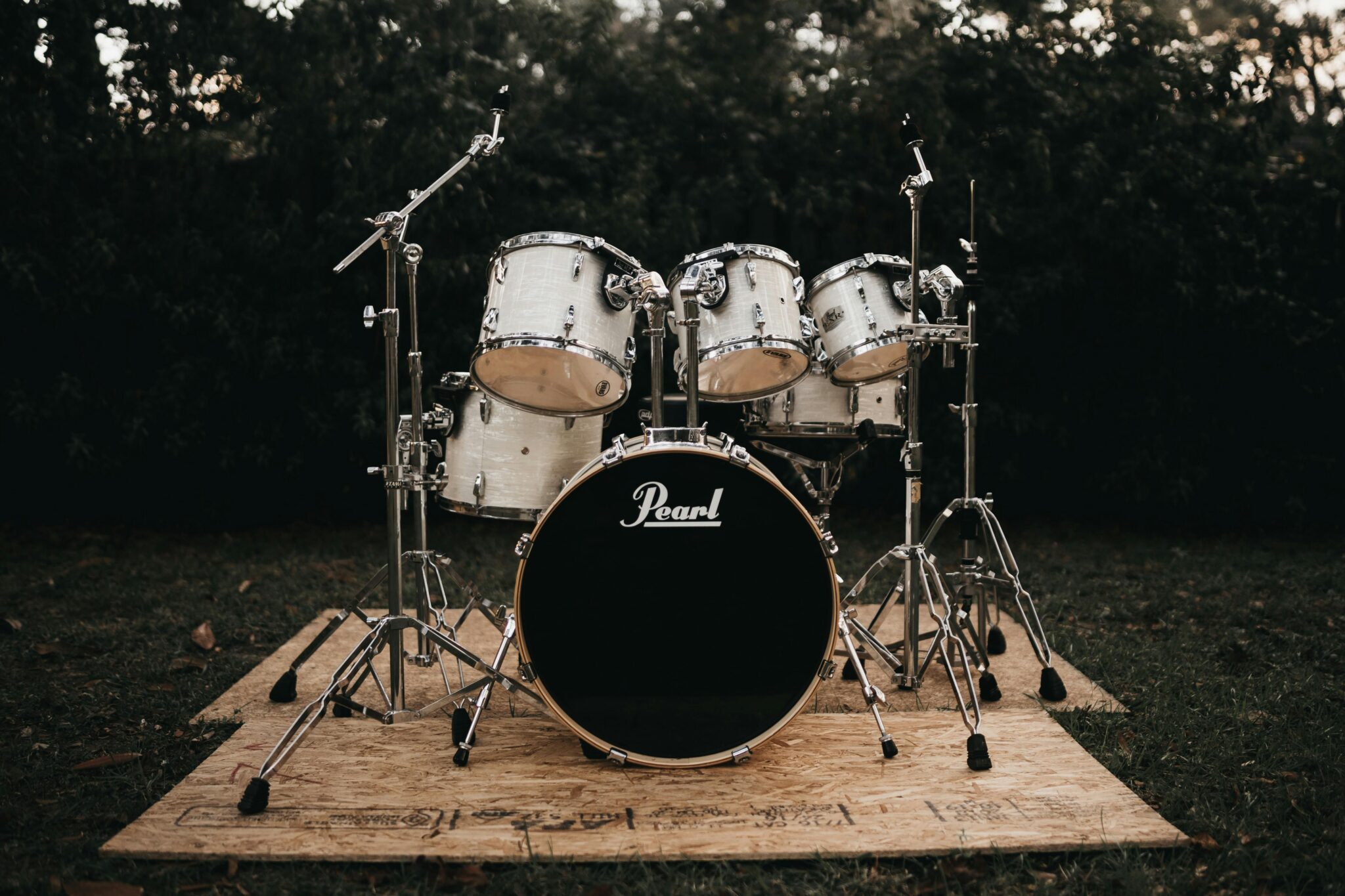 An old Pearl drum set placed out in front, perfect for music enthusiasts.